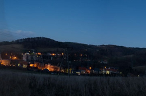 Panorama Walimia nocą - widok na centrum miasta.